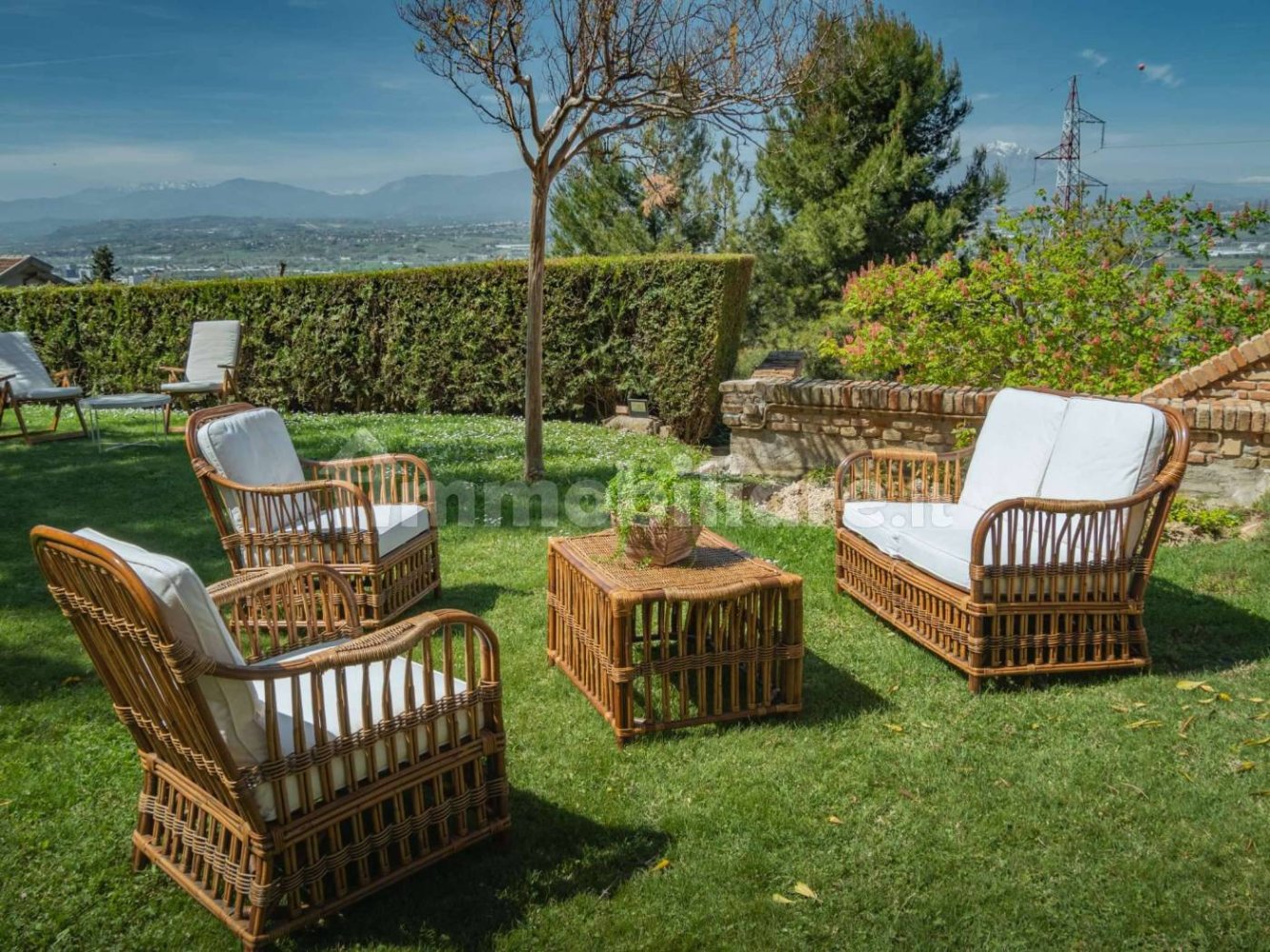 4 bedrooms Villa in Chieti, Italy No. 401838