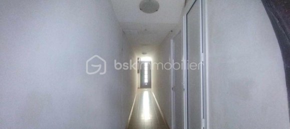 Edifício de 9 divisões em Saint-Denis-de-l'Hotel, France N.º 160067 9