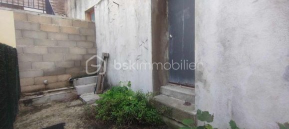 Edifício de 9 divisões em Saint-Denis-de-l'Hotel, France N.º 160067 10