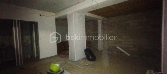 Edifício de 9 divisões em Saint-Denis-de-l'Hotel, France N.º 160067 6