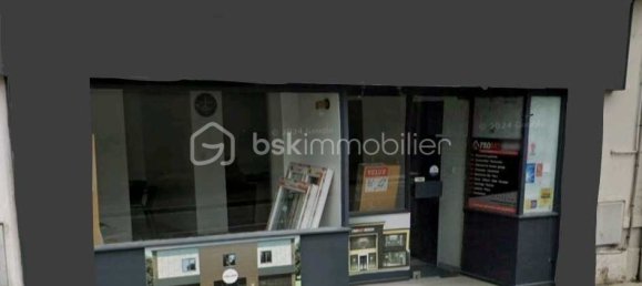 Edifício de 9 divisões em Saint-Denis-de-l'Hotel, France N.º 160067 4