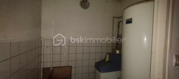 Edifício de 9 divisões em Saint-Denis-de-l'Hotel, France N.º 160067 8