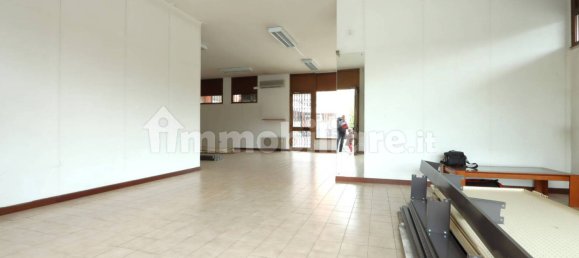 2 rooms Commercial property in Vicenza, Italy No. 176772 2