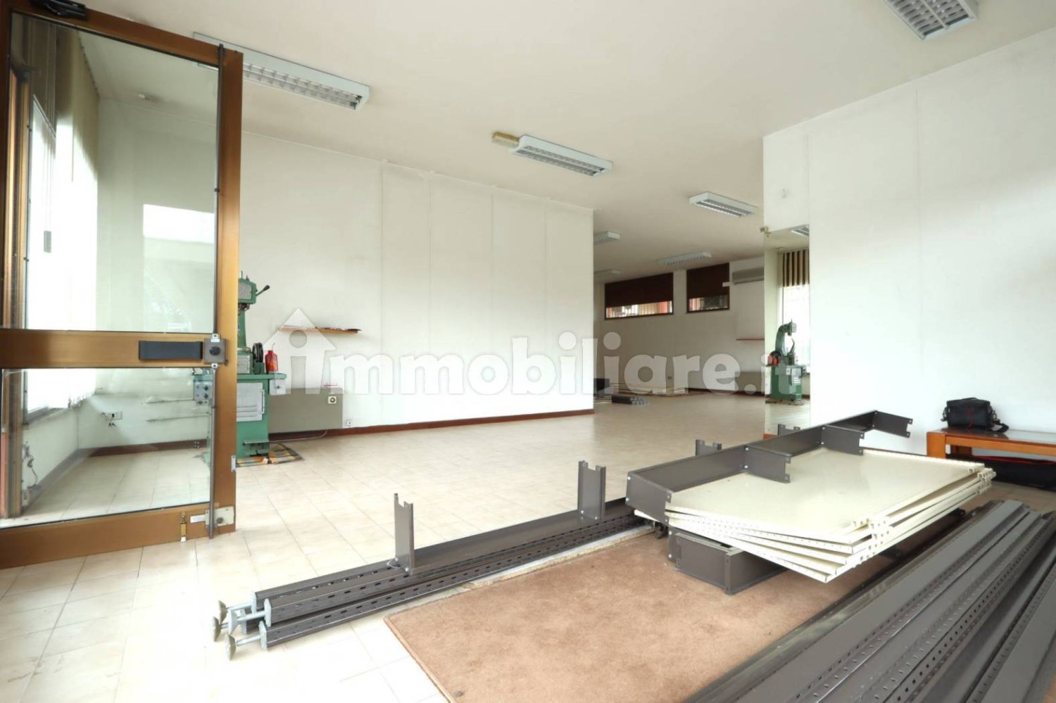 2 rooms Commercial property in Vicenza, Italy No. 176772