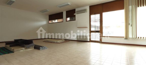 2 rooms Commercial property in Vicenza, Italy No. 176772 6