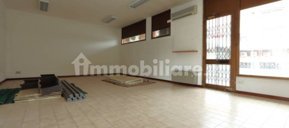 2 rooms Commercial property in Vicenza, Italy No. 176772 7