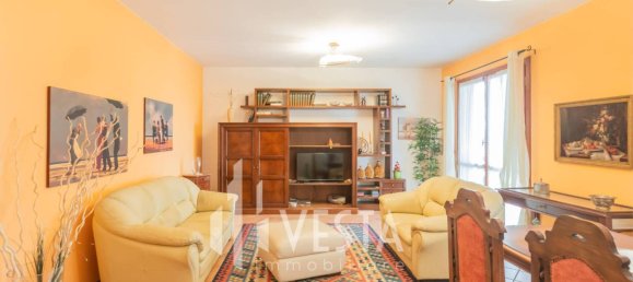 3 bedrooms Apartment in Osnago, Italy No. 360837 4