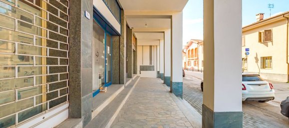 45m² Commercial property in Lagnasco, Italy No. 10021 11