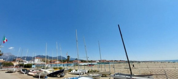 14 rooms Villa in Forte dei Marmi, Italy No. 194168 44