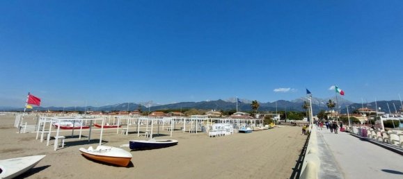 14 rooms Villa in Forte dei Marmi, Italy No. 194168 46