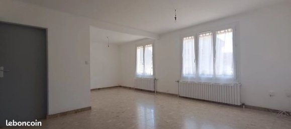 2 bedrooms House in Auxerre, France No. 302212 4