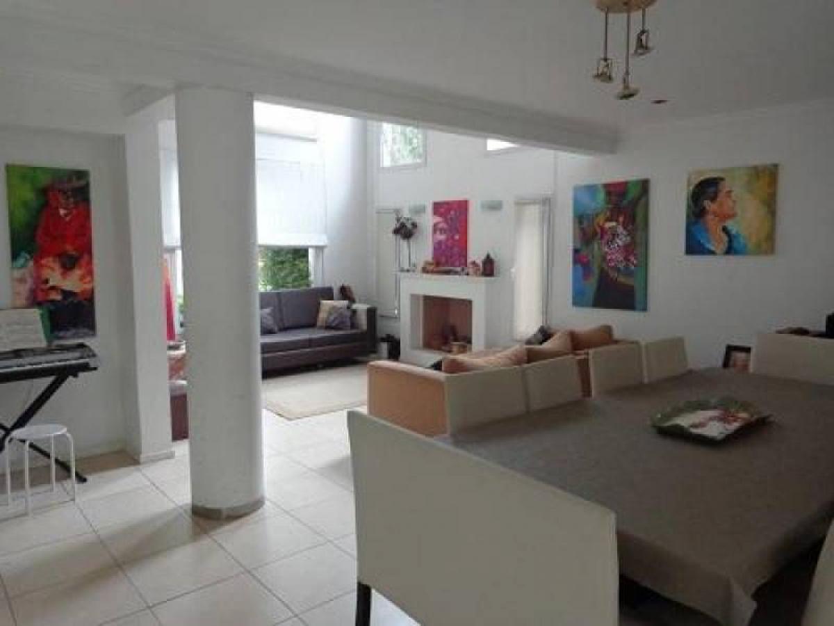 4 bedrooms House in Pilar, Argentina No. 53272