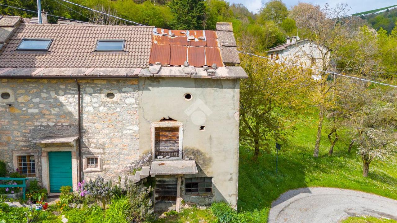 2 rooms House in Roveré Veronese, Italy No. 159035