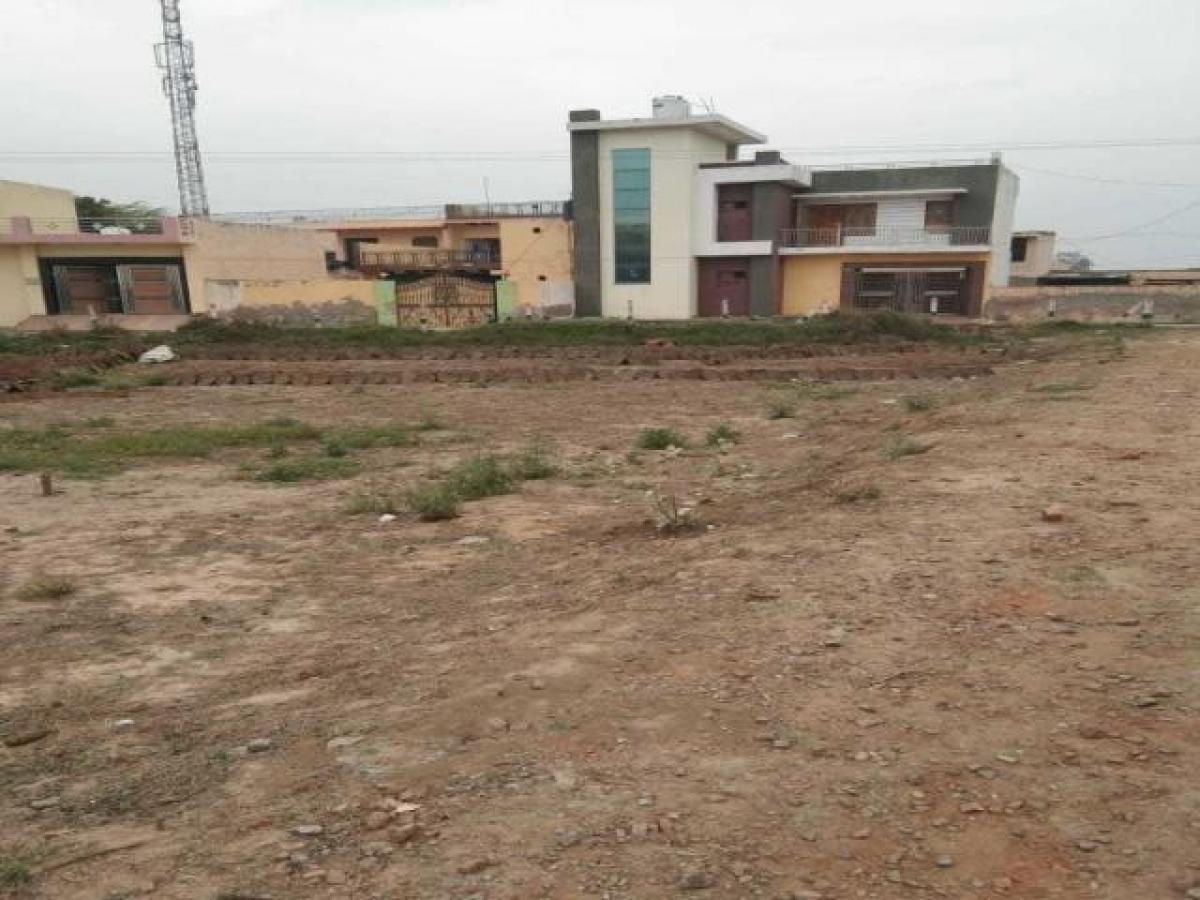  Land in Faridabad, India No. 32093