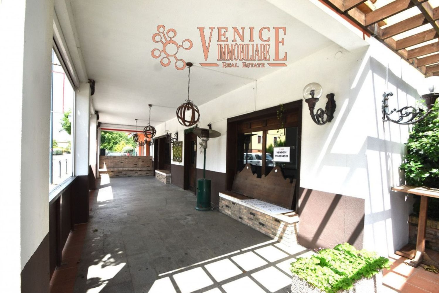 430m² Commercial property in Mirano, Italy No. 117013