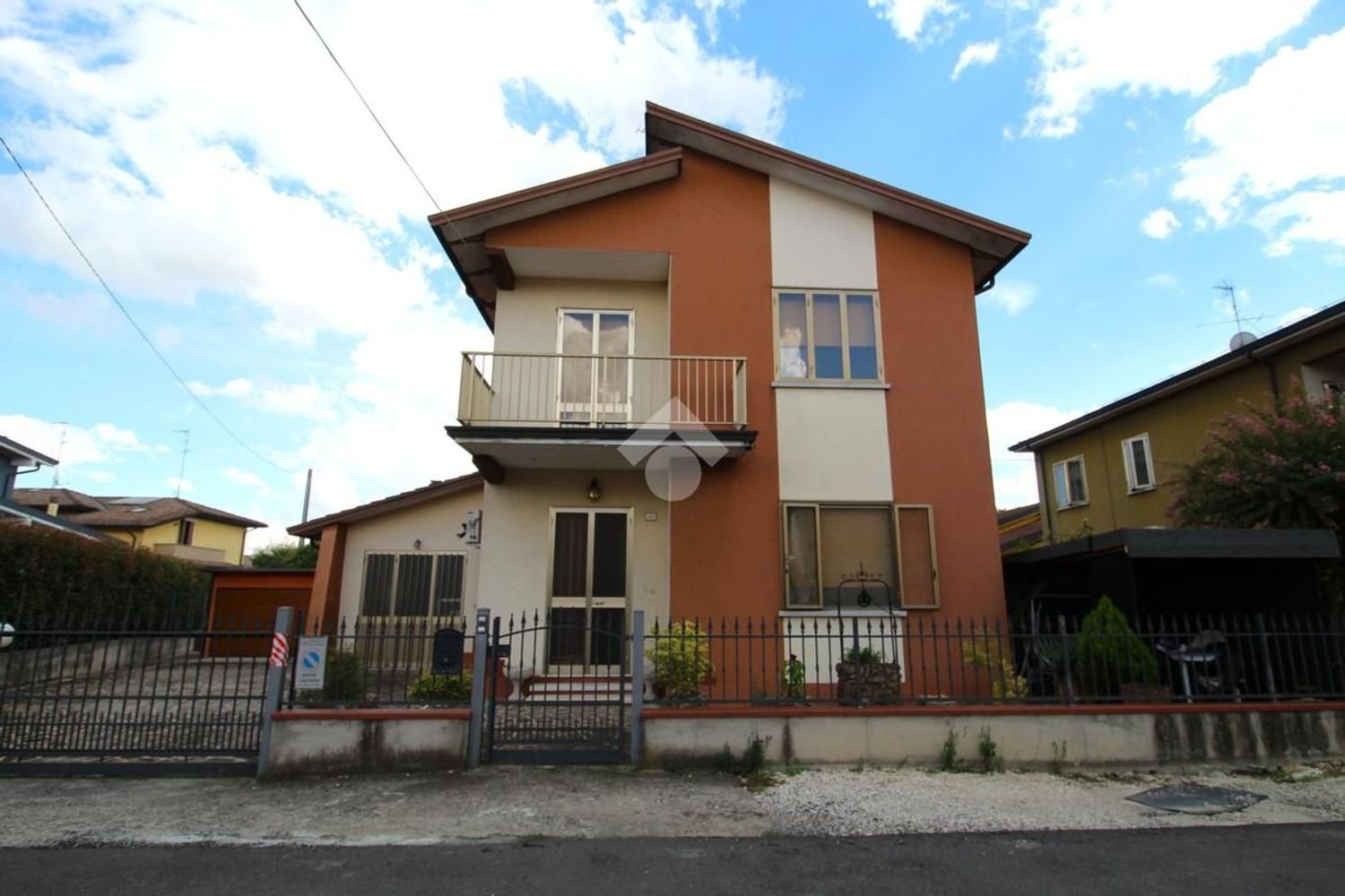 Villa de 7 habitaciónes en Suzzara, Italy No. 338427