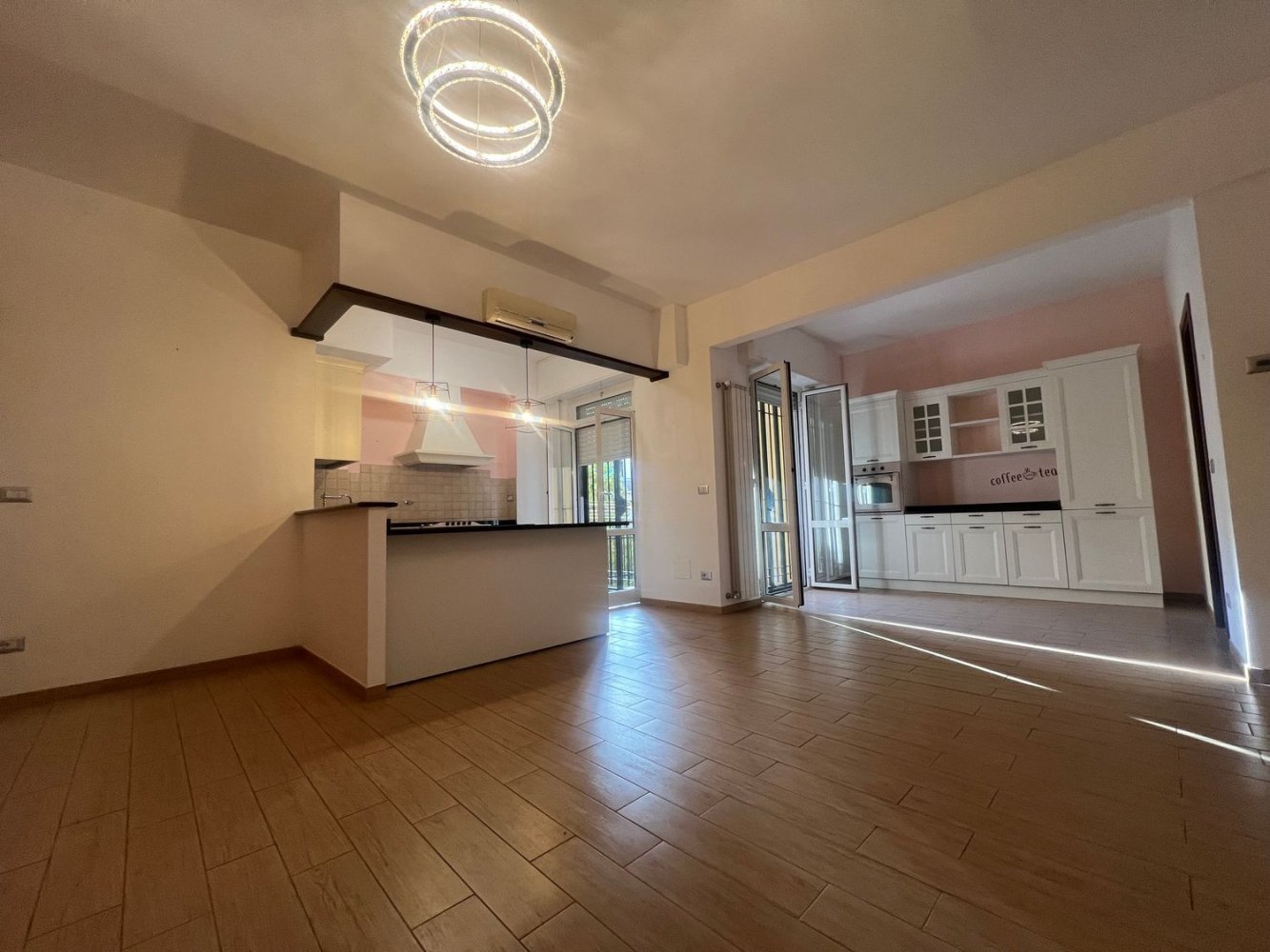 5 bedrooms Apartment in Savona, Italy No. 352580