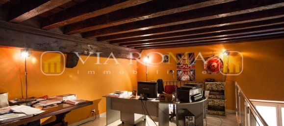 3 bedrooms Apartment in Lucca, Italy No. 11974 4