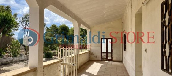 Дом с 9 комнатами в Каровиньо, Италия № 15321 10