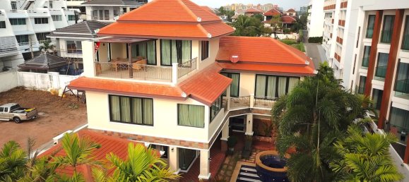 5 bedrooms Villa in Pattaya, Thailand No. 20050 2