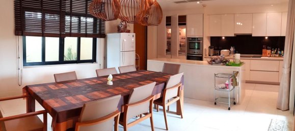 5 bedrooms Villa in Pattaya, Thailand No. 20050 10