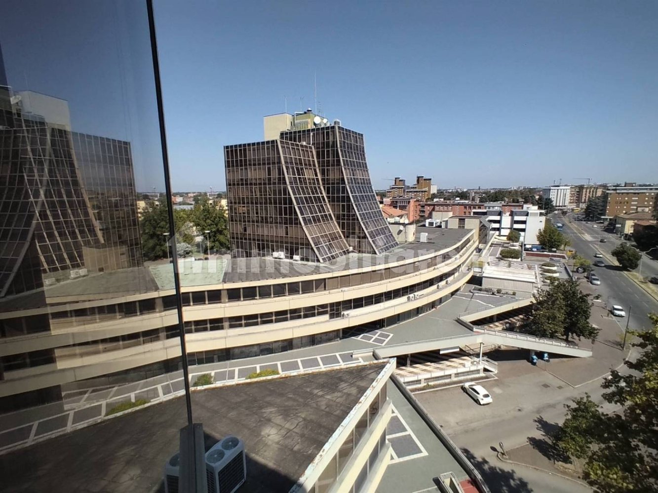 Oficina de 5 habitaciónes en Modena, Italy No. 79278