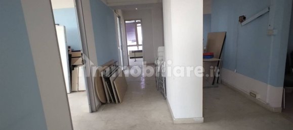 Oficina de 5 habitaciónes en Modena, Italy No. 79278 6