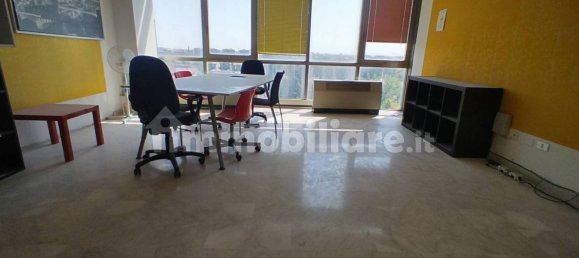 Oficina de 5 habitaciónes en Modena, Italy No. 79278 21