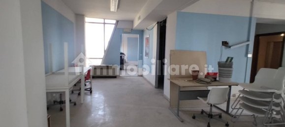 Oficina de 5 habitaciónes en Modena, Italy No. 79278 12