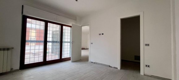 Квартира с 3 комнатами в Помеция, Италия № 46324 4