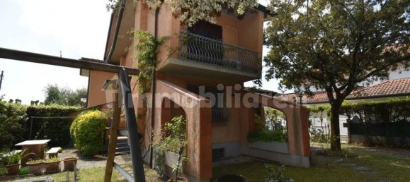 5 rooms House in Forte dei Marmi, Italy No. 194172 3