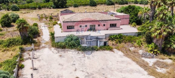 1 room Commercial property in Syracuse, Italy No. 271515 2