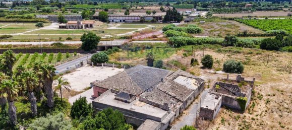 1 room Commercial property in Syracuse, Italy No. 271515 8