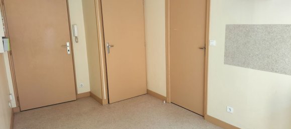 1 bedroom Apartment in Laval, France No. 342039 3