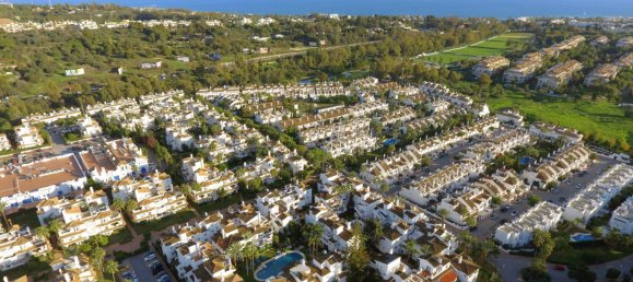 Ático de 3 dormitorios en Marbella, Spain No. 147375 2