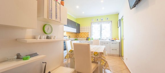 Квартира с 3 комнатами в Рим, Италия № 24585 6