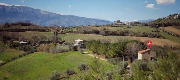 5 rooms House in Castorano, Italy No. 176745 4