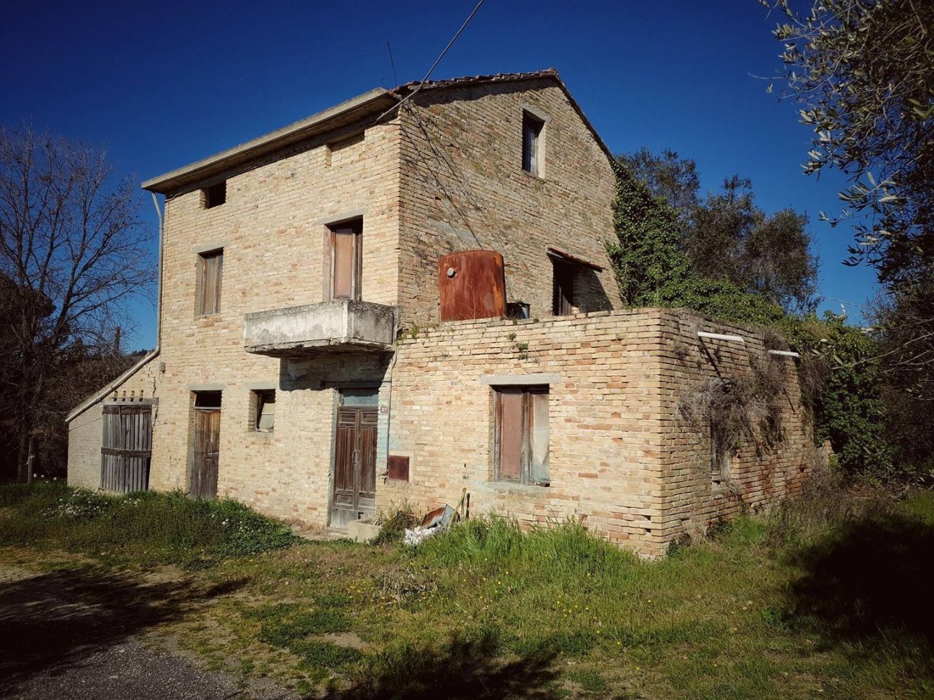 5 rooms House in Castorano, Italy No. 176745