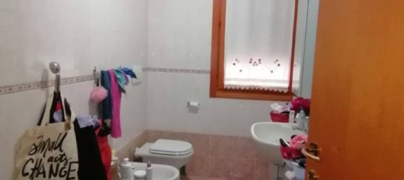 4 rooms Apartment in Parma, Italy No. 363042 3