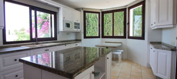 3 bedrooms Villa in Estepona, Spain No. 141169 19