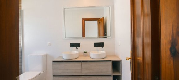 3 bedrooms Villa in Estepona, Spain No. 141169 3