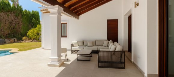 3 bedrooms Villa in Estepona, Spain No. 141169 2