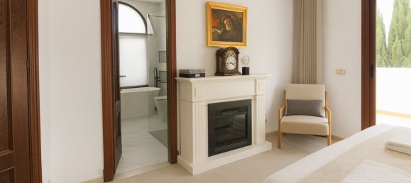 3 bedrooms Villa in Estepona, Spain No. 141169 8