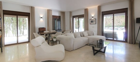 3 bedrooms Villa in Estepona, Spain No. 141169 12