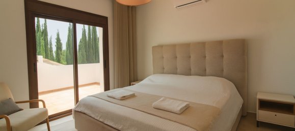 3 bedrooms Villa in Estepona, Spain No. 141169 9