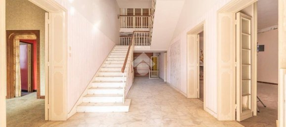 5 rooms Villa in Ariccia, Italy No. 172231 3