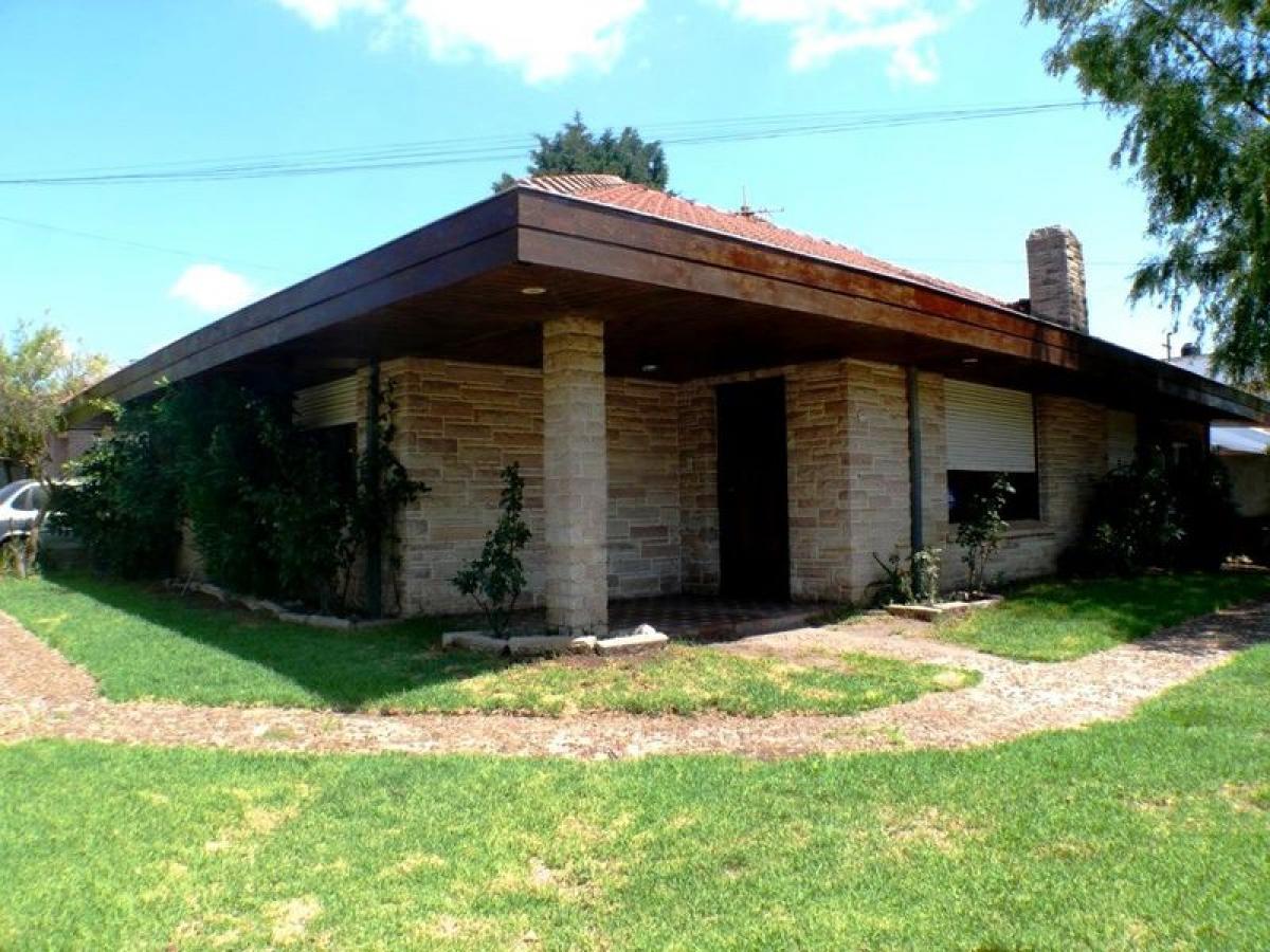 3 bedrooms House in Mar del Plata, Argentina No. 77616