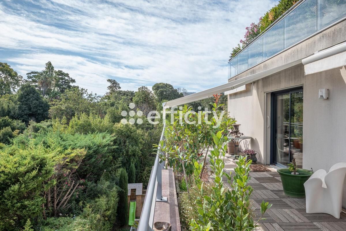 2 bedrooms Apartment in Marseille, France No. 322148