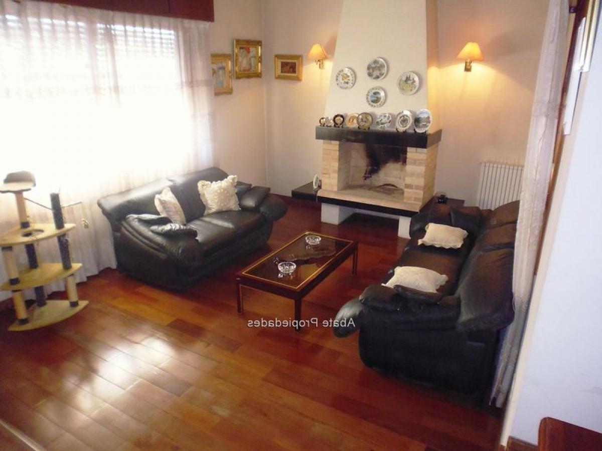 4 bedrooms House in Montevideo, Uruguay No. 5809