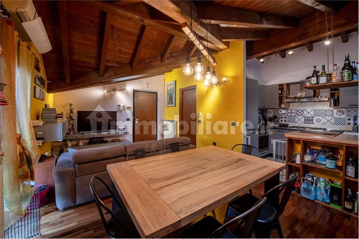 Apartamento de 2 dormitorios en Sesto Calende, Italy No. 60776
